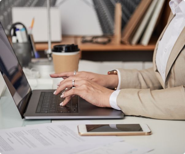 Live lawyer answering services agent typing messages on computer